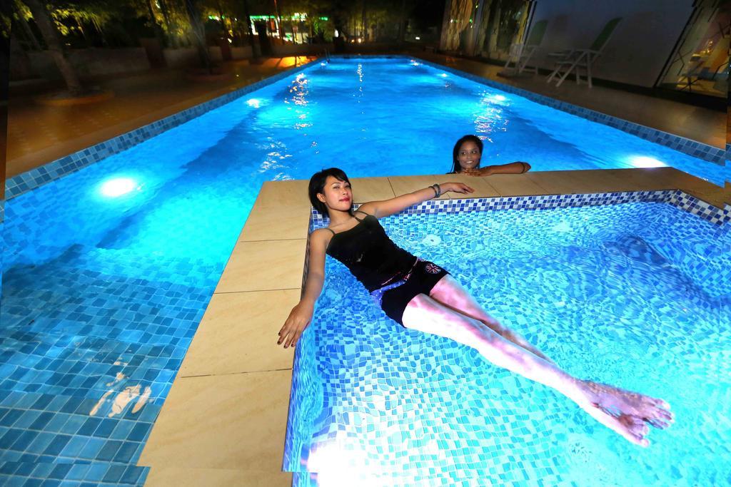 Langit Langi Hotel @ Port Dickson Bagian luar foto